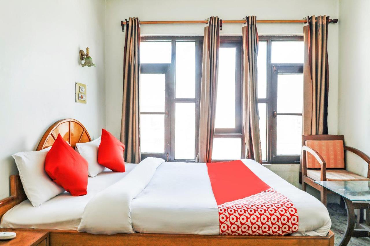 Oyo 72225 Hotel Dilshan Сринагар Экстерьер фото
